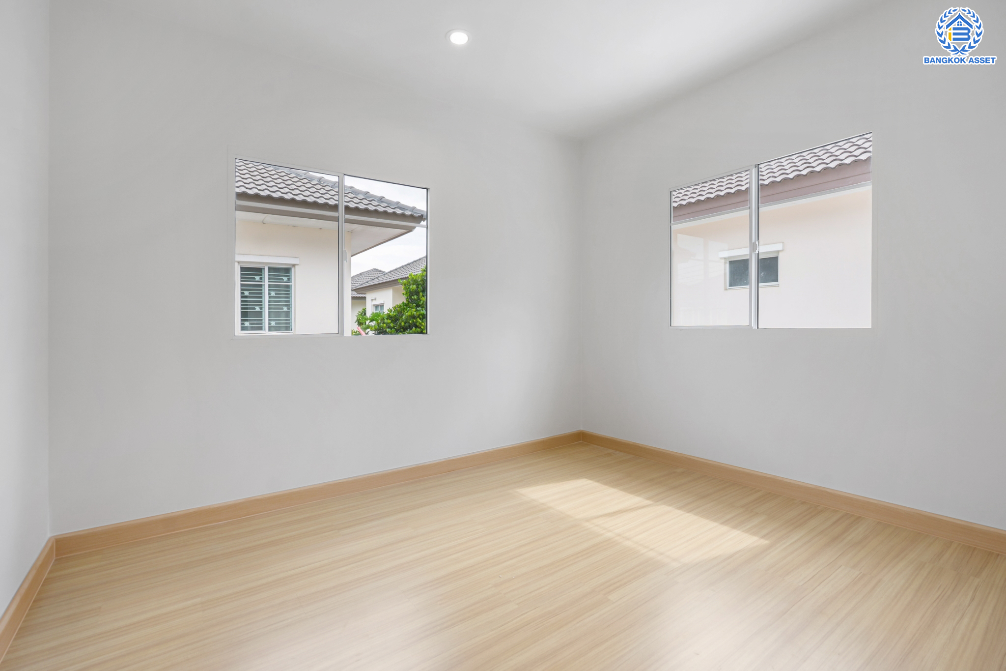 บ้านมือสองตกแต่งใหม่ ม.ภัสสร26 ราชพฤกษ์-ติวานนท์ หลังมุม เนื้อที่ 58.1 ตร.ว. ฟังก์ชัน 3 ห้องนอน 2 ห้องน้ำ จอดรถได้ 2 คัน บรรยากาศเงียบสงบเป็นส่วนตัว สิ่งอำนวยความสะดวกมากมาย! บนทำเลศักยภาพ หน้าโครงการติดถนนใหญ่ เชื่อมต่อถนนราชพฤกษ์ ใกล้จุดขึ้นทางด่วน "ศรีสมาน"...